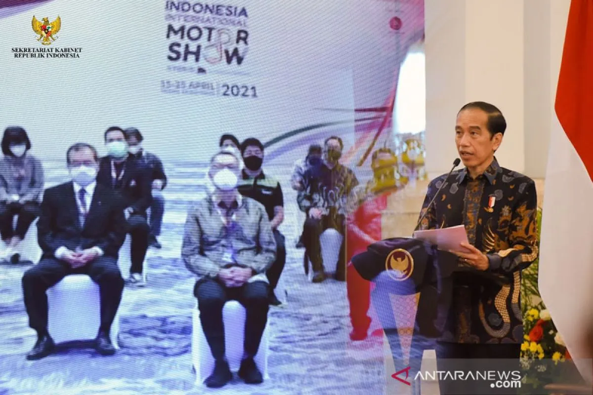 Jokowi Minta Menteri Tangani Merosotnya PMI Manufaktur